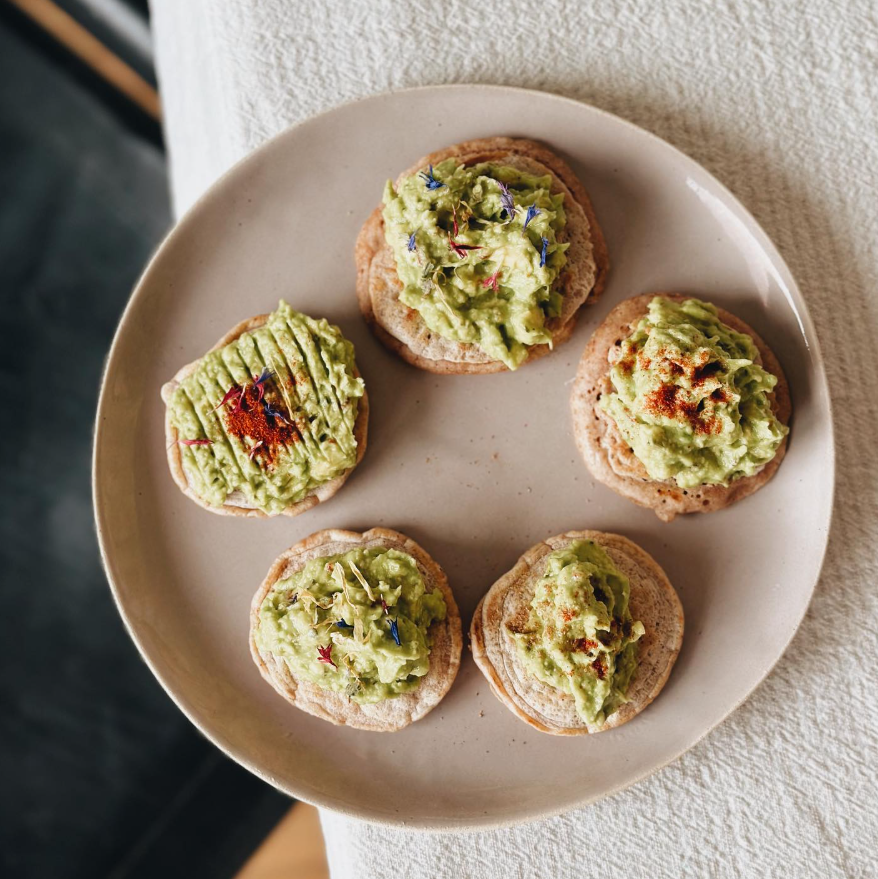 Alpensalz-Pancakes mit Guacamole-Topping: Der herzhafte Genuss für zwischendurch 🥑🥞